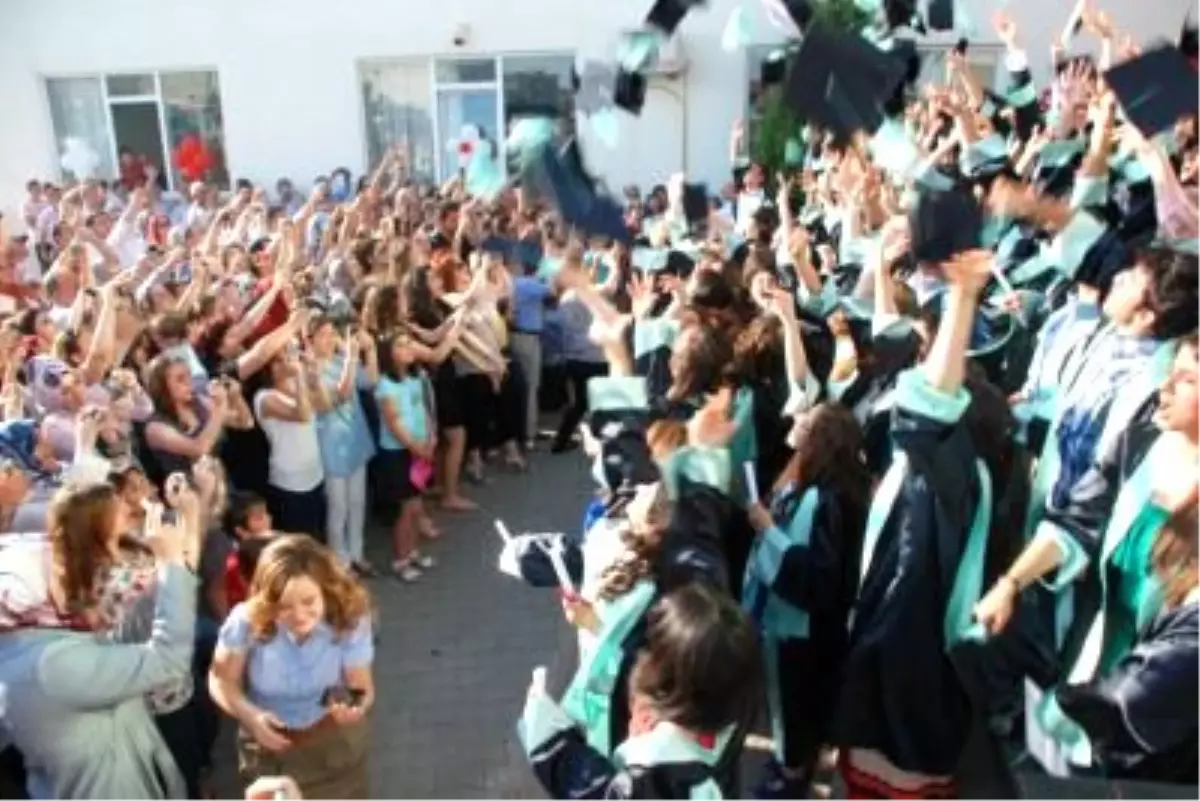 Cemile Yeşil Anadolu Lisesi'nden Mezuniyet Töreni