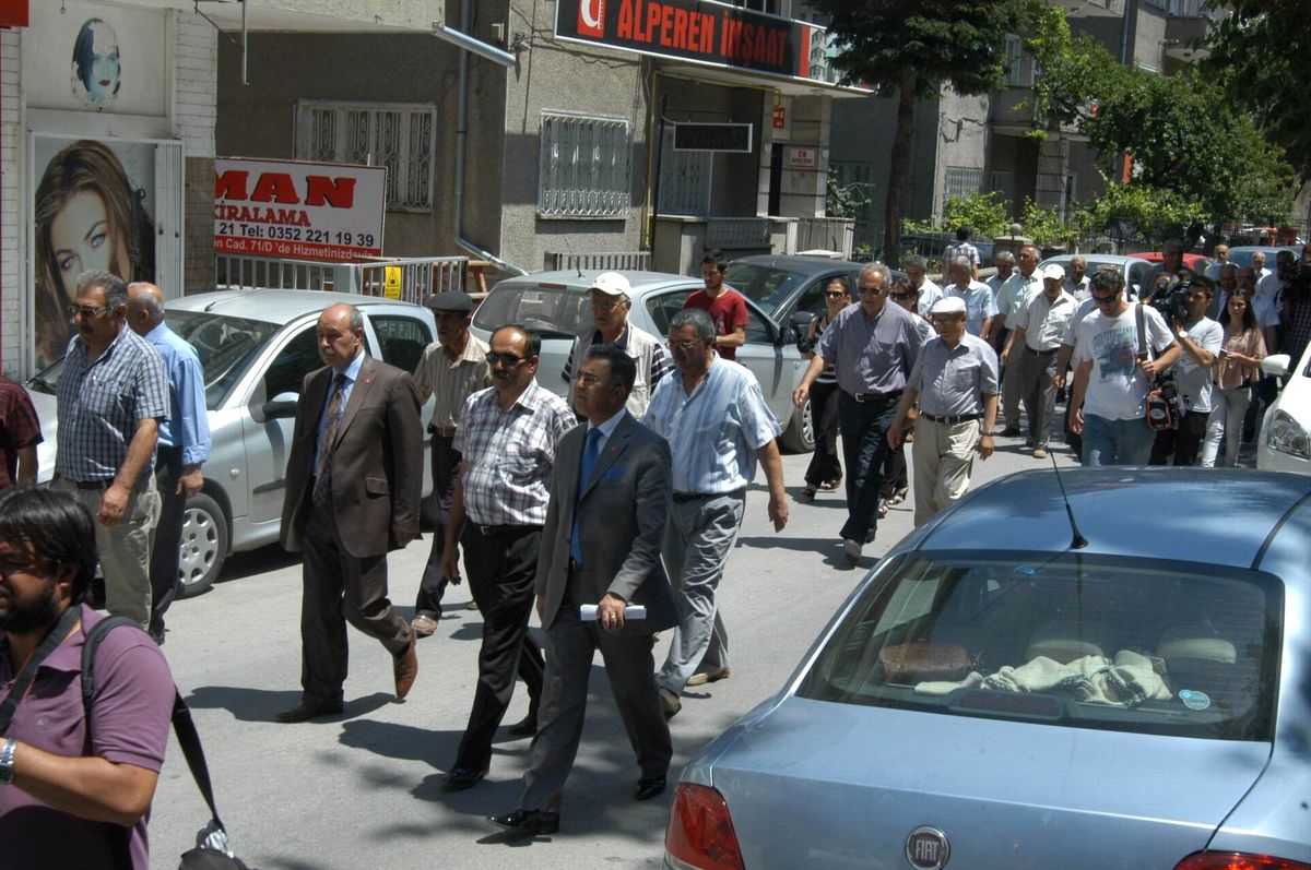 CHP Kayseri Tutuklu Vekiller İçin İmza Kampanyası Başlatıyor