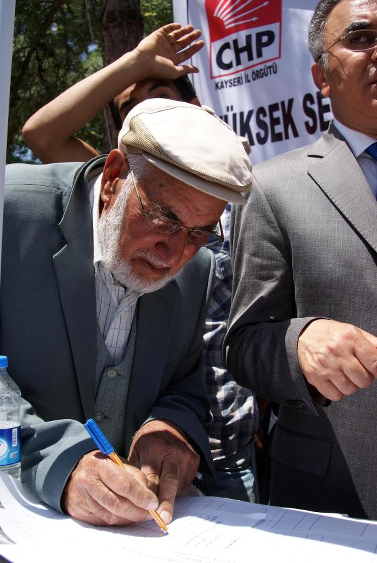 CHP\'liler Tutuklu Milletvekilleri İçin İmza Kampanyası Başlattı