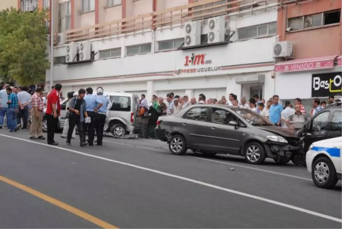 Denizli\'de Zincirleme Kaza: 6 Yaralı