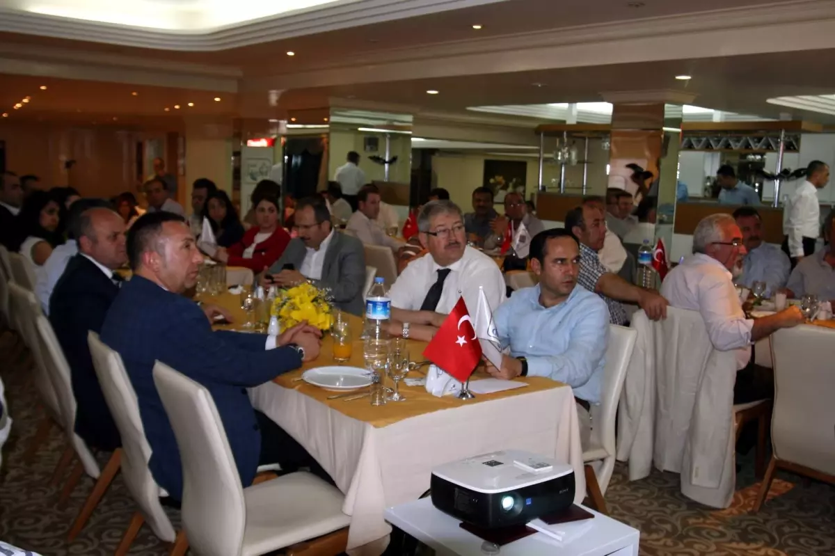 Denizli İhracatçılar Birliği\'nden Uşaklı Firmalara Plaket