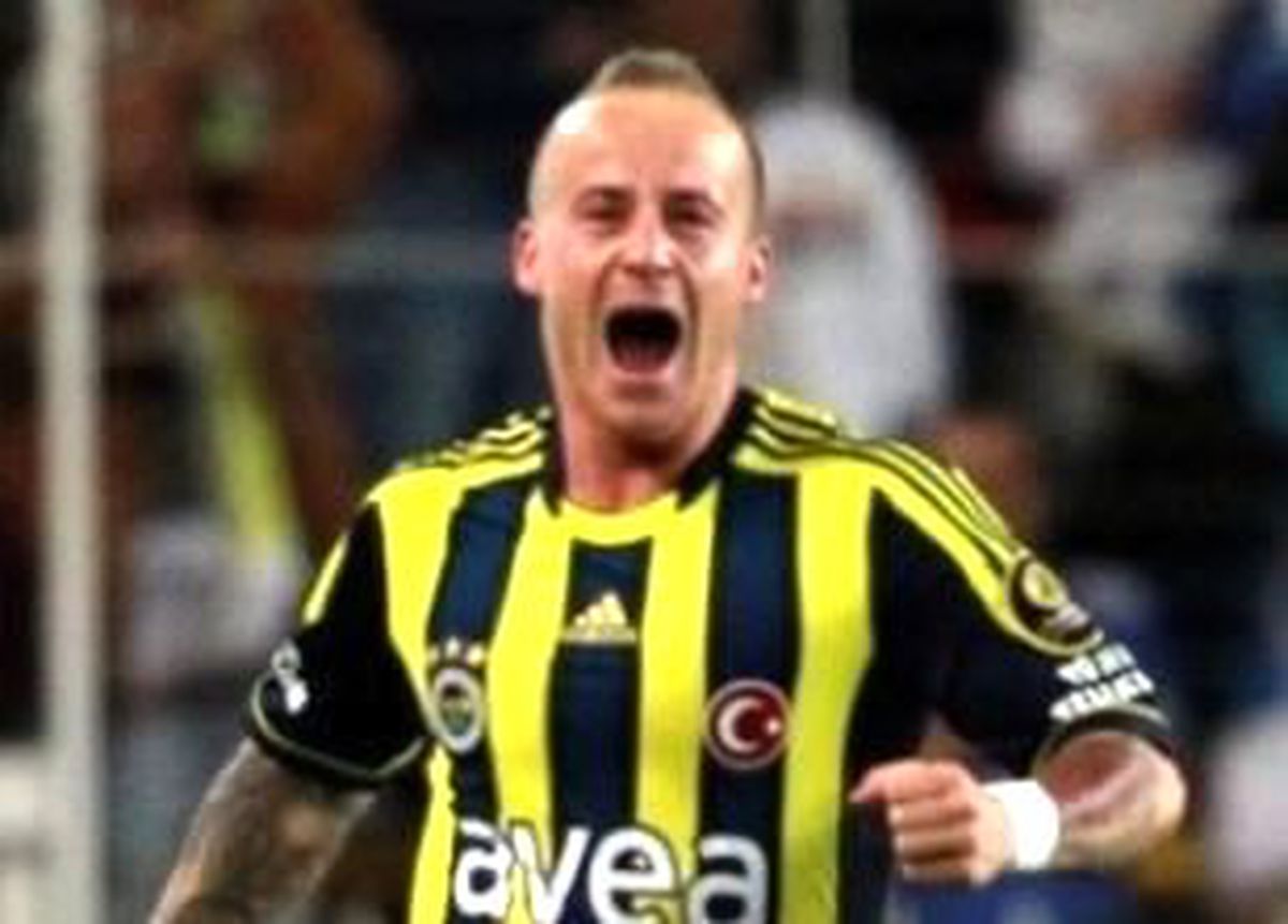 Dört Yıl Daha Fenerbahçe\'de!