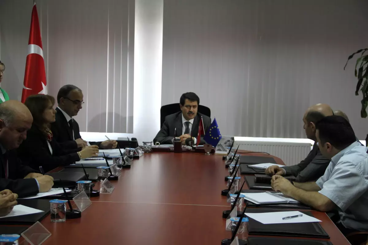 Düzce Valisi Vasip Şahin Sanayicilerle Bir Araya Geldi