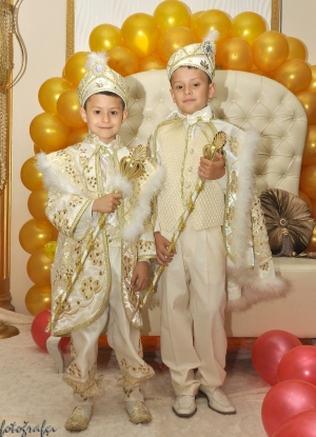 Galeri Bülent; Oğullarını Sünnet Ettirdi