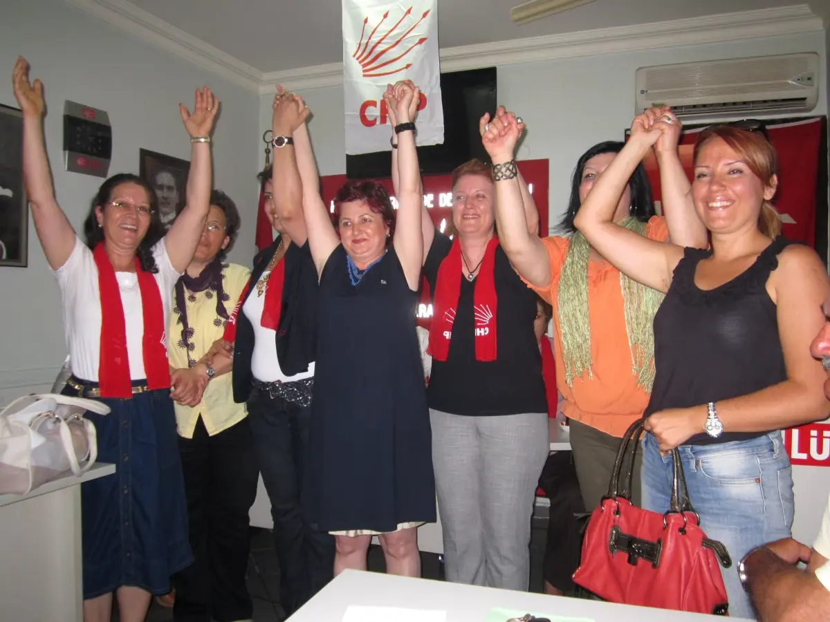 Güzeri Yılmazoğlu CHP Lüleburgaz İlçe Kadın Kolları Başkanlığı\'na Seçildi