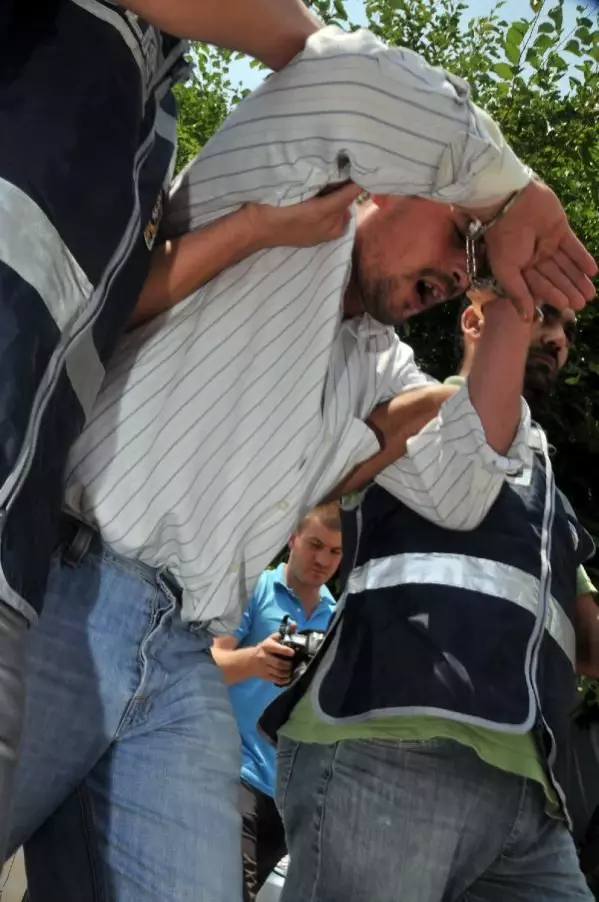 Hirsizlik Sirasinda Kolunu Cam Kesen Supheliyi Yara Izi Ele Verdi Son Dakika