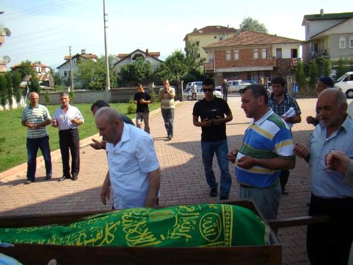 Kenan Sofuoğlu Amcasını Toprağa Verdi
