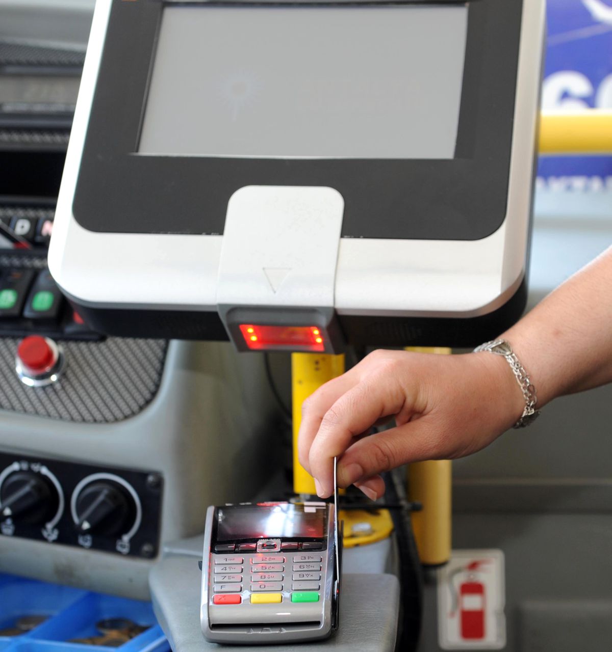 Kırmızı Otobüslerde Pos Uygulaması Başladı