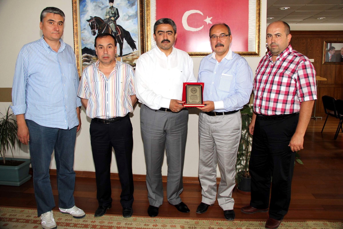Kızılcabölük Spor\'dan Başkan Alıcık\'a Plaket