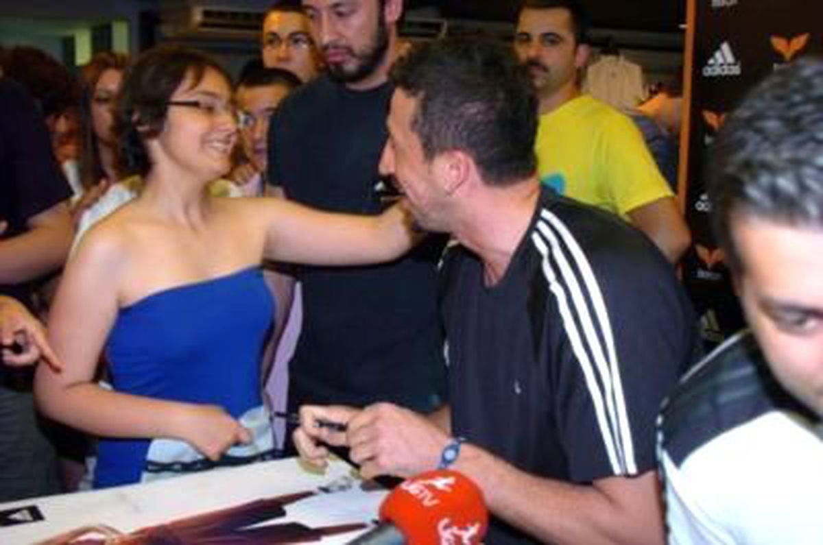 Milli Basketbolcu Hidayet Türkoğlu İzmir\'de