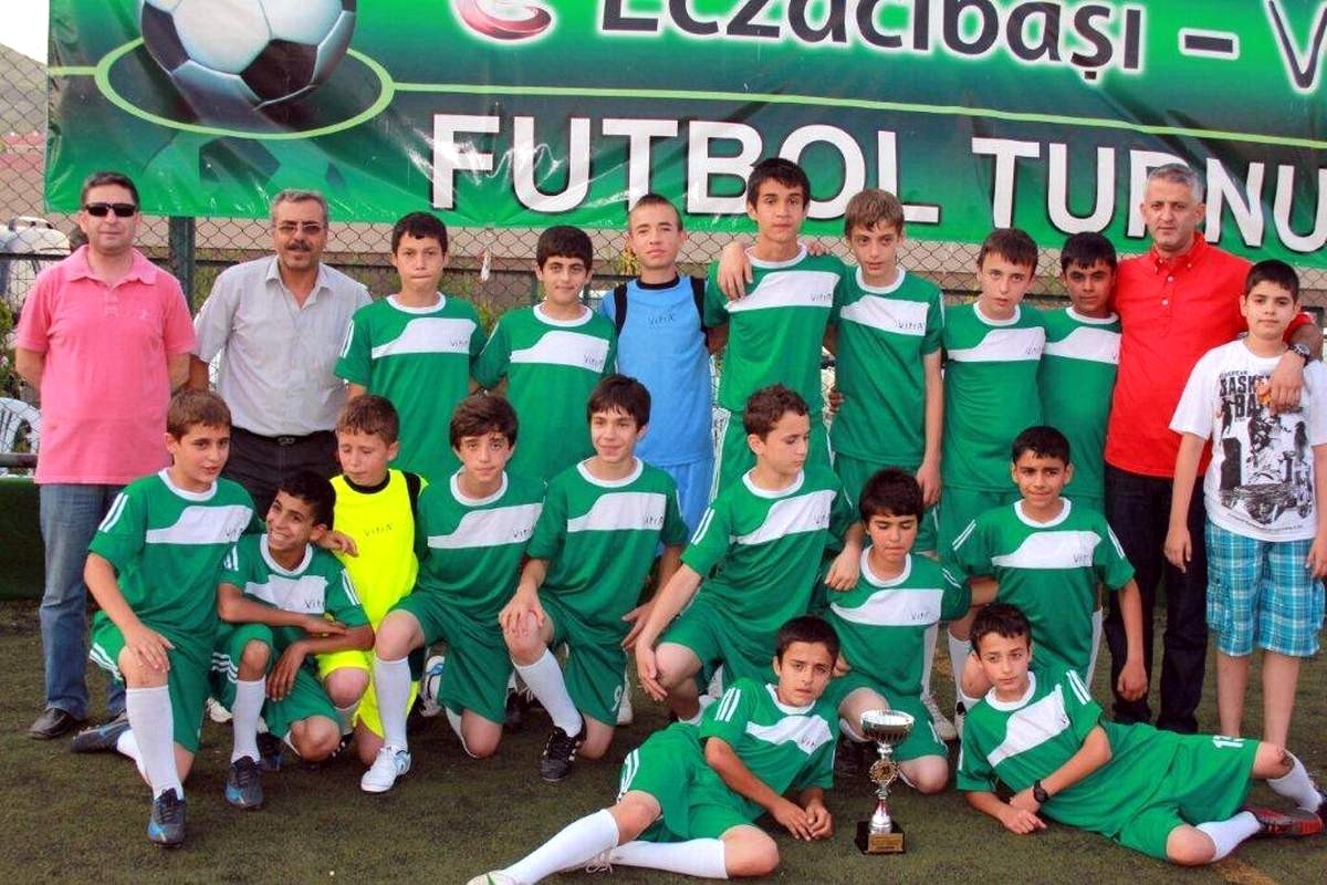 Minik Futbolcuların Şampiyonluk Sevinci