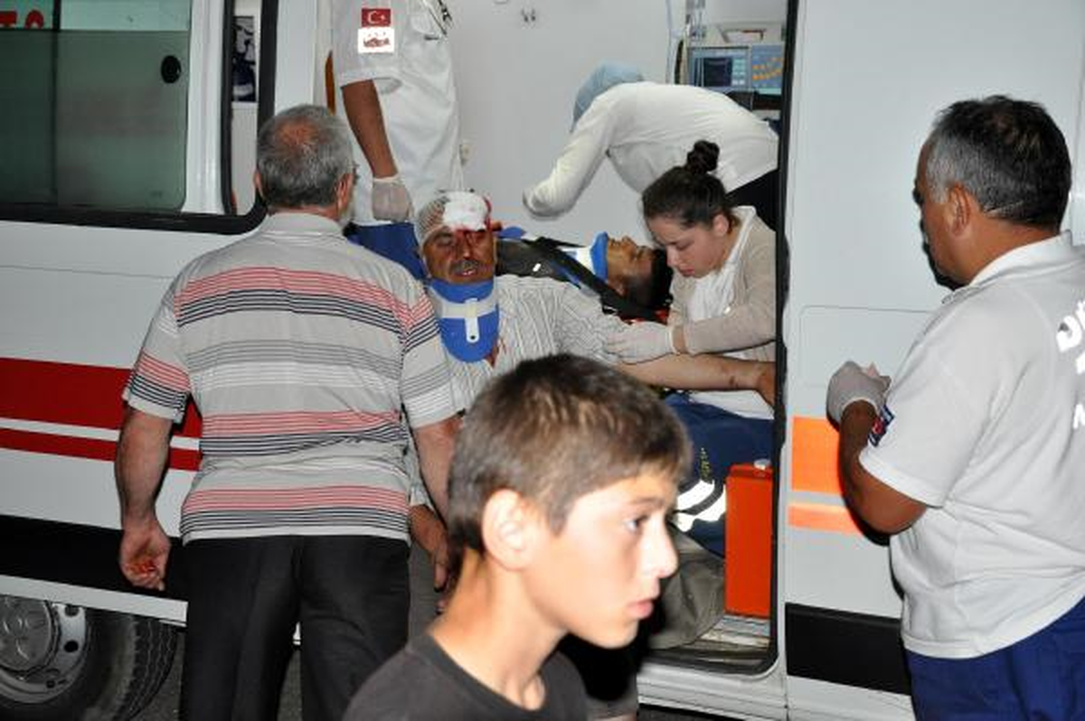 Motosiklet İneğe Çarptı: 2 Yaralı