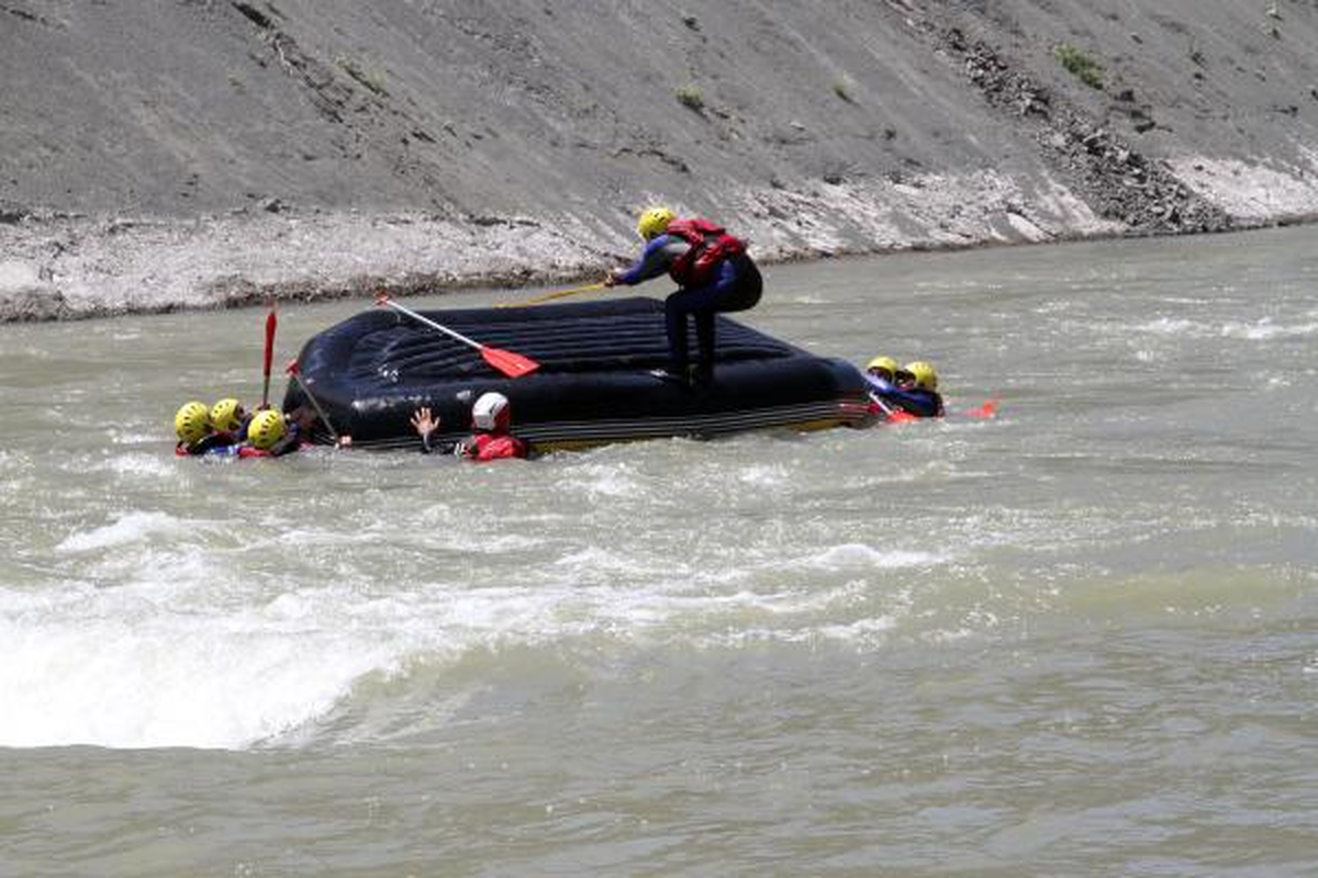 Rehber Olabilmek İçin Karasu Nehri ile Mücadele Ettiler