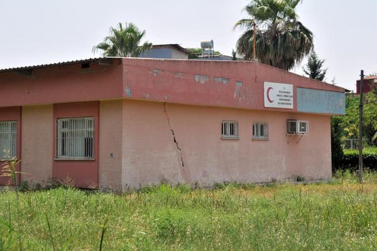 Sağlık Ocağı Eylemine Seyyar Satıcıdan Megafonlu Destek