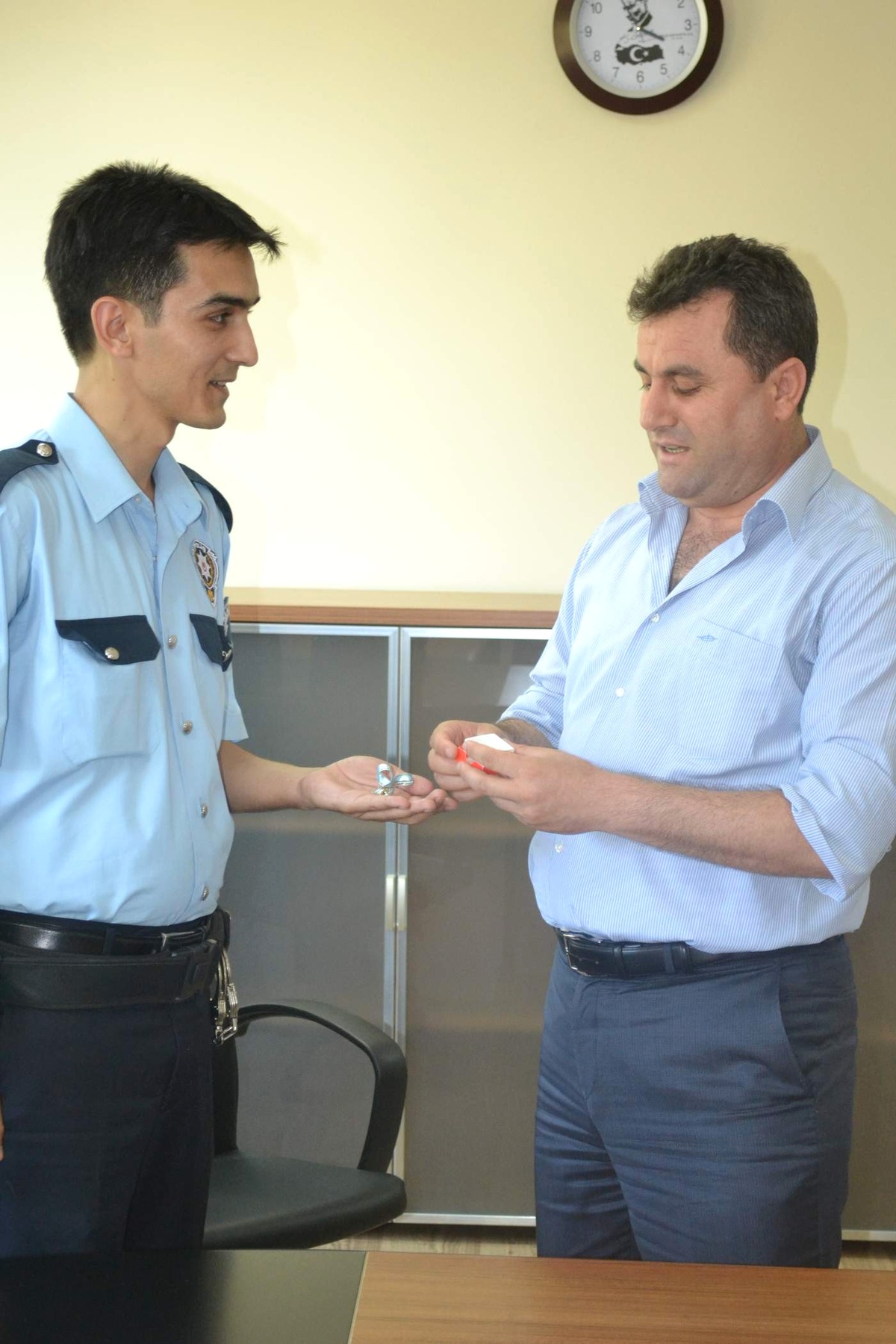 Turgutlu Emniyeti\'nden Personeline Altın Destek