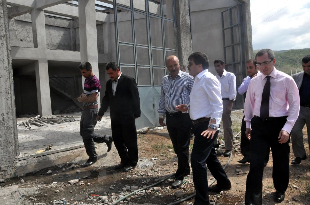 Vali Yılmaz Güroymak Sanayi Sitesi\'nde İncelemelerde Bulundu