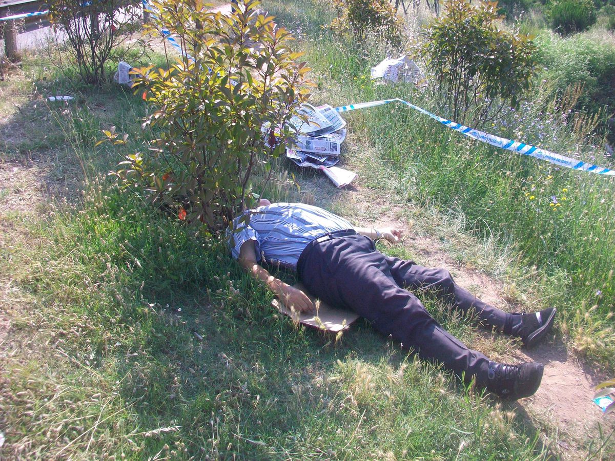 Yol Kenarında Erkek Cesedi Bulundu