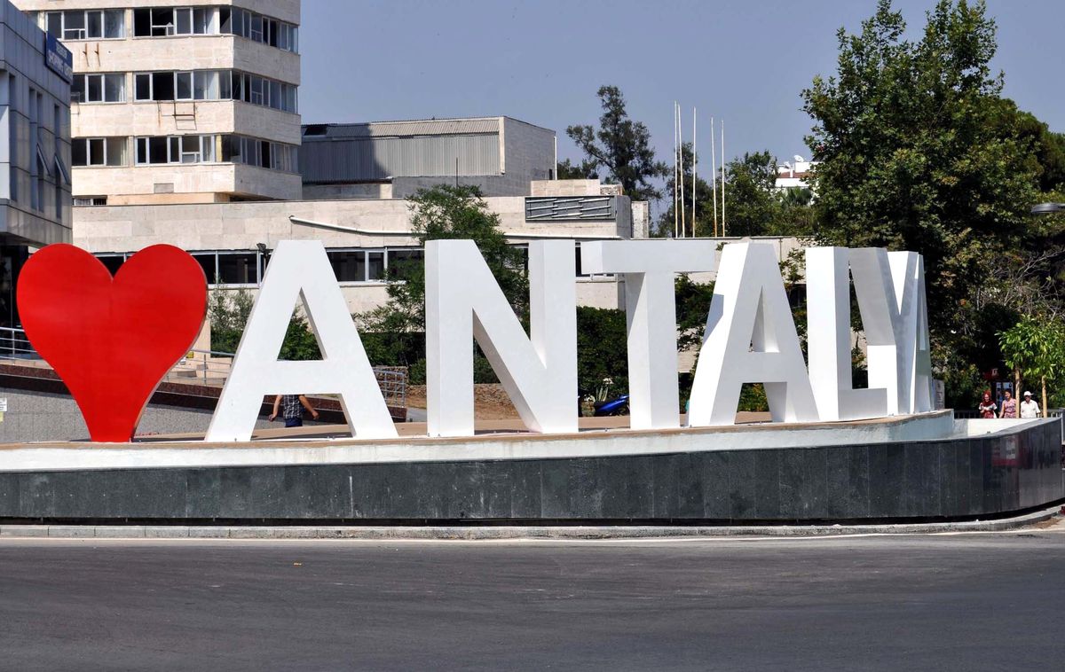 Antalya Caddeleri Daha da Güzelleşiyor