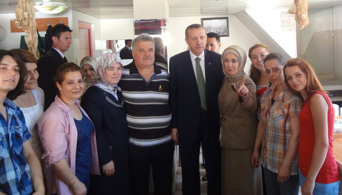 Başbakan Erdoğan 'Dolma' Molası Verdi