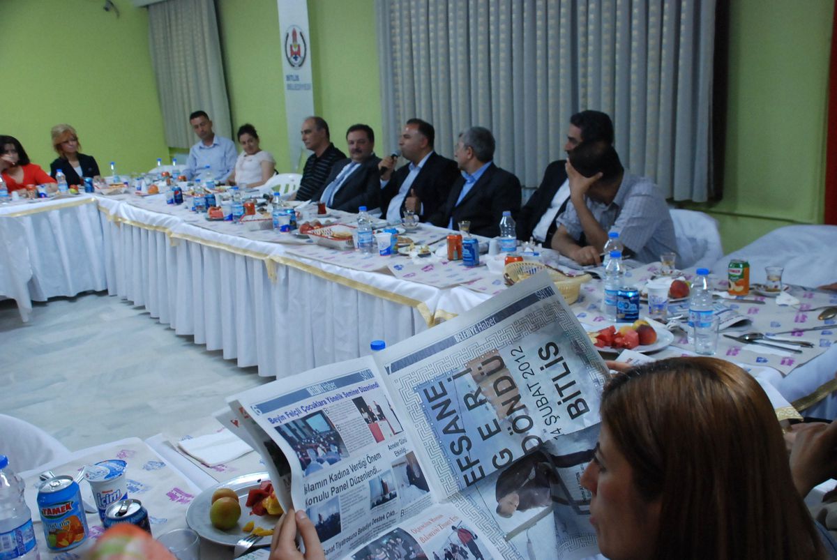 Belediyeden Akademisyenlere Yemek