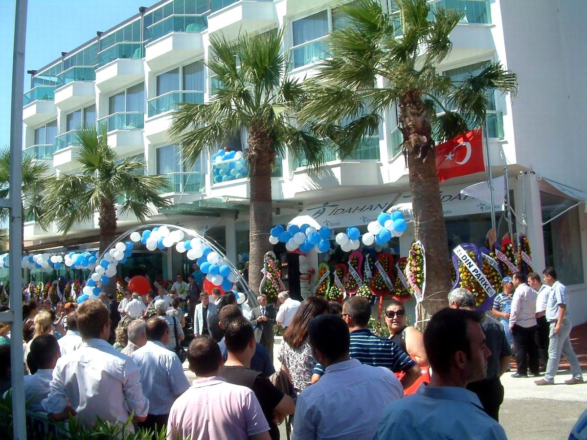 Burhaniye'de İdahan Otele Görkemli Açılış