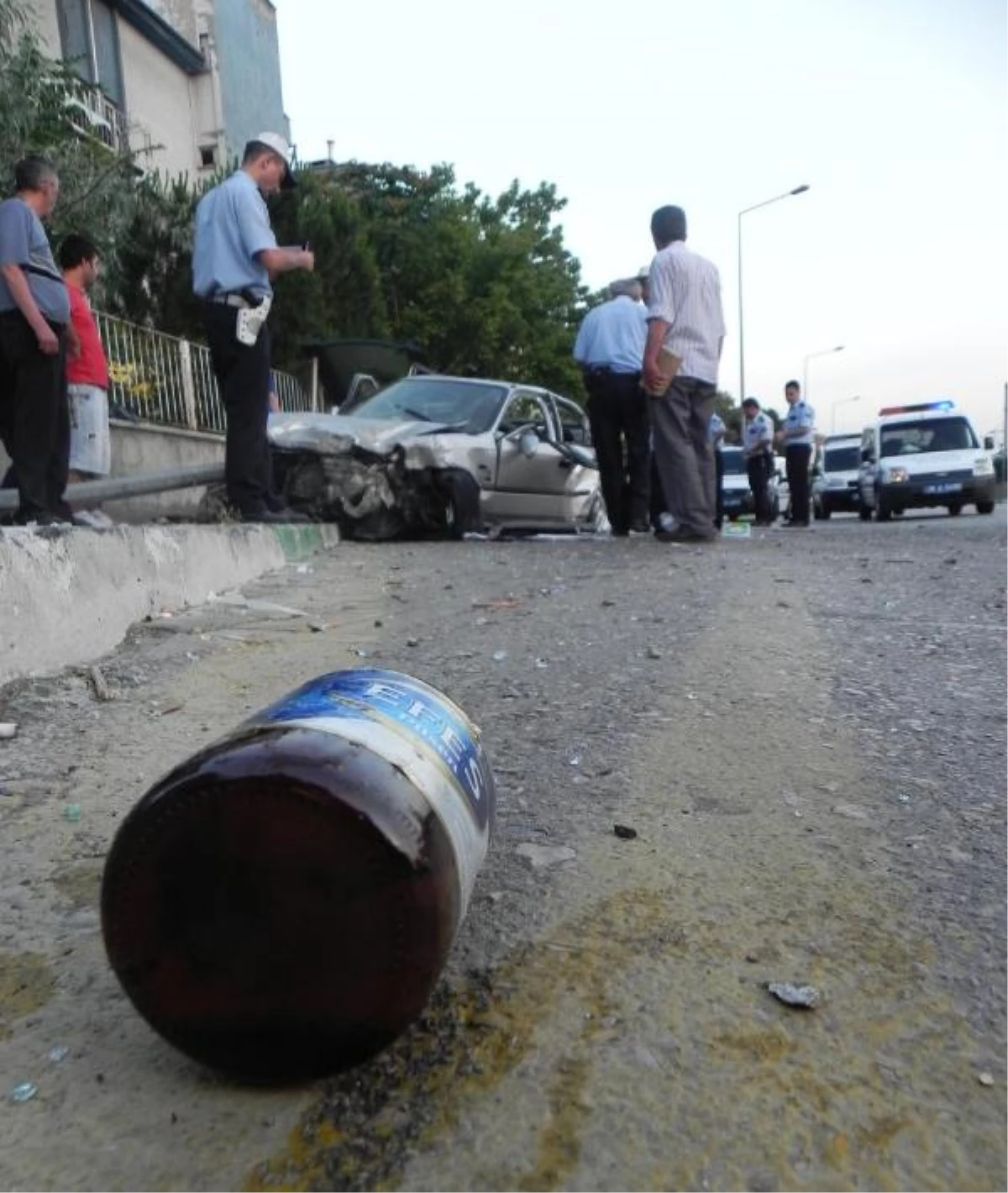 Bursa\'da Eğlence Dönüşü Kaza; 3 Yaralı