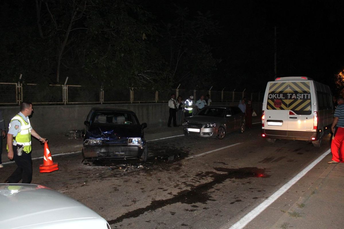 Bursa\'da Trafik Kazası: 3 Yaralı