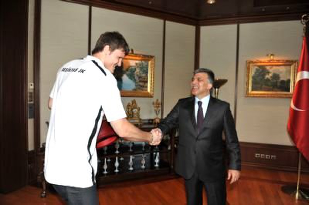 Cumhurbaşkanı Gül, Beşiktaş Heyetini Kabul Etti
