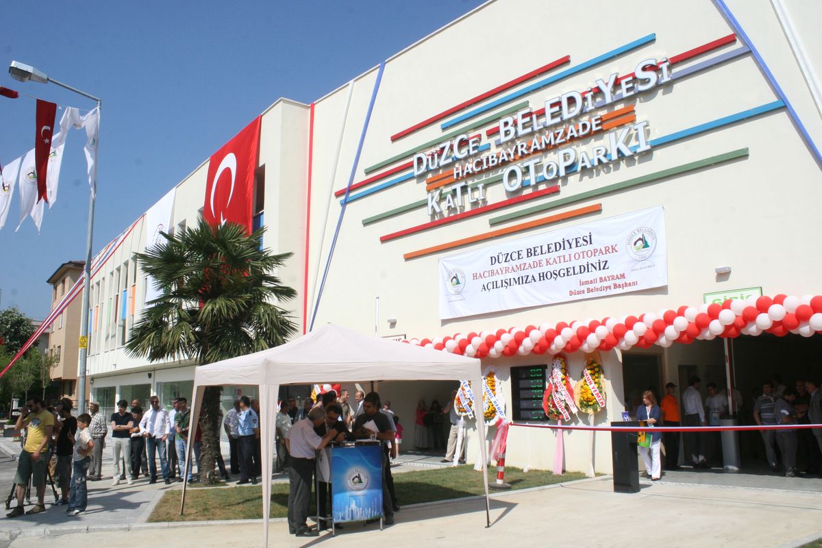 Düzce\'nin Trafik Sorununu Çözecek Otopark Törenle Açıldı