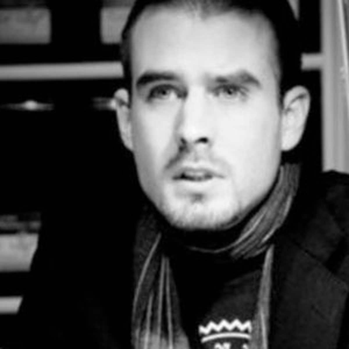 Gerrit Wustmann Kitab Okuyor
