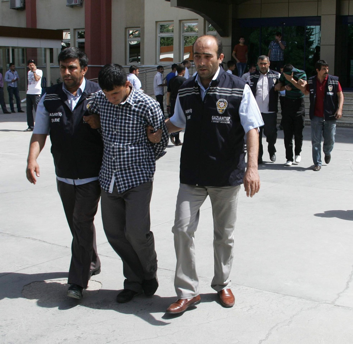 Kadının Boynundaki Altın Zinciri Çalan 3 Kapkaççı Yakalandı