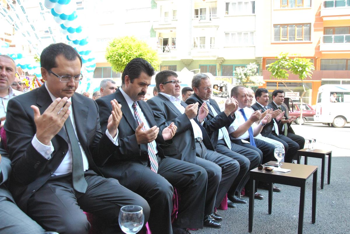 Kayseri Sanayi Odası Başkanı Boydak Afyonkarahisar\'da 3 Mağazanın Açılışına Katıldı