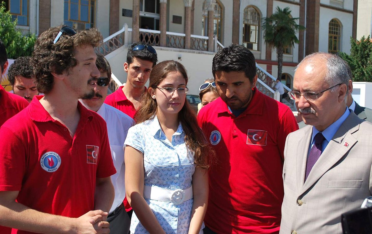 Manisa\'nın Güneş Enerjisiyle Çalışan Aracı \'Tarzan\' Avrupa Dördüncüsü Oldu