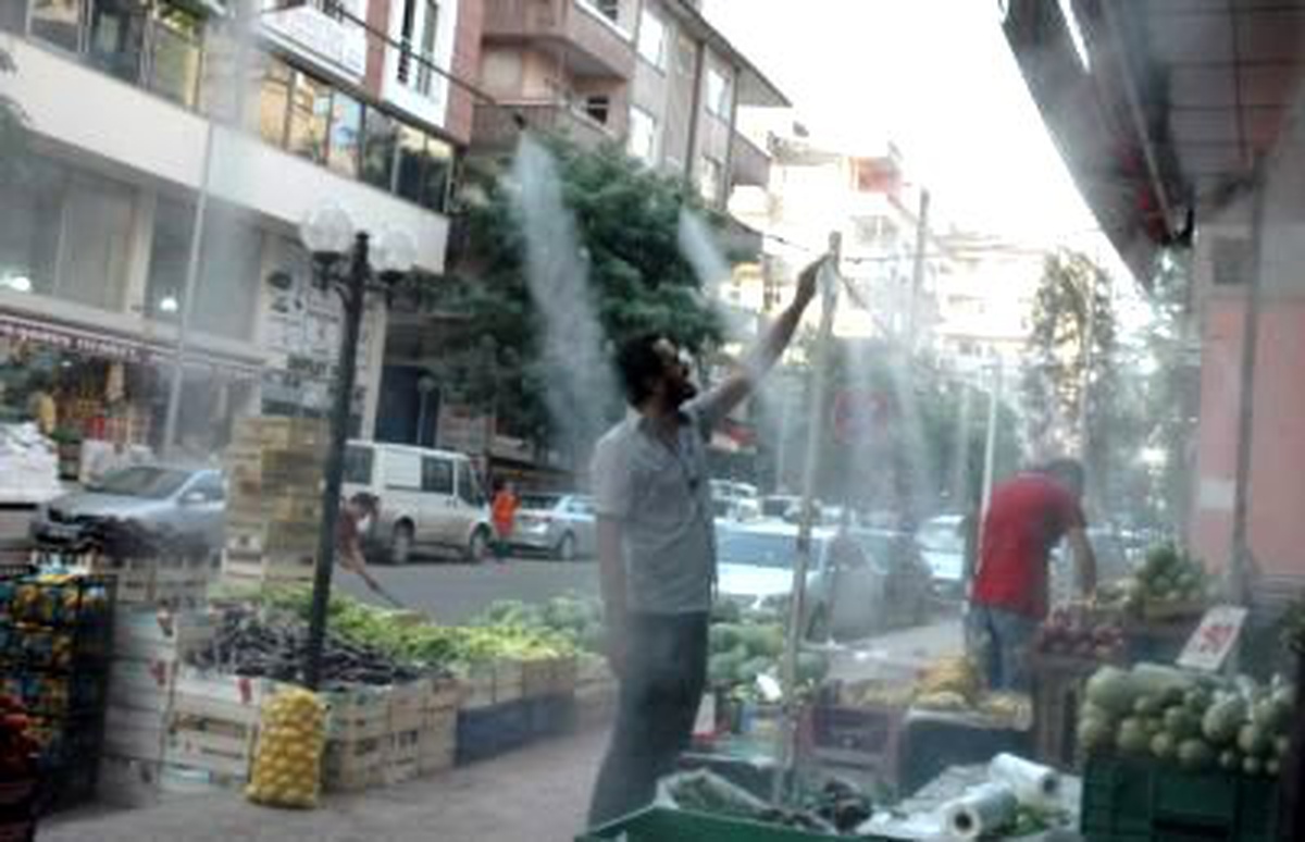 Market Sahibinden Sebzelerin Sıcakta Bozulmaması İçin İlginç Yöntem