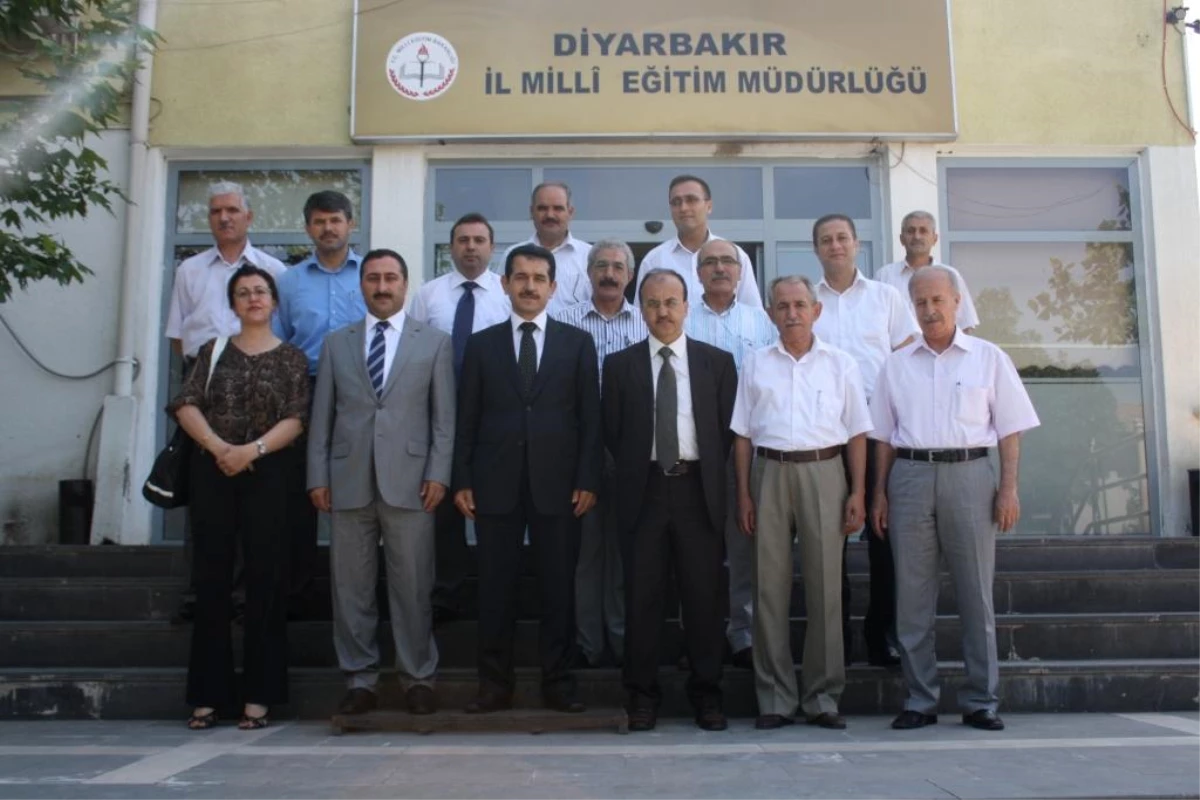 Müsteşarlardan Diyarbakır Milli Eğitim Müdürlüğü\'ne Ziyaret