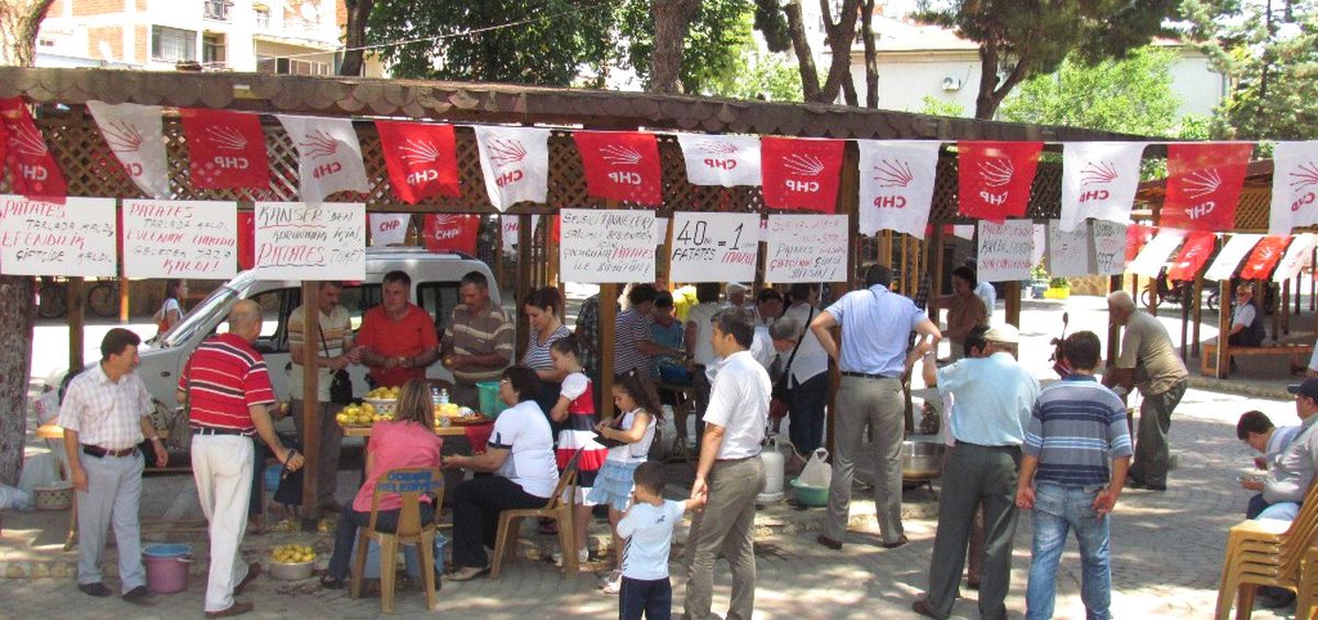Ödemiş\'te CHP\'den \'Patates Yiyelim\' Eylemi