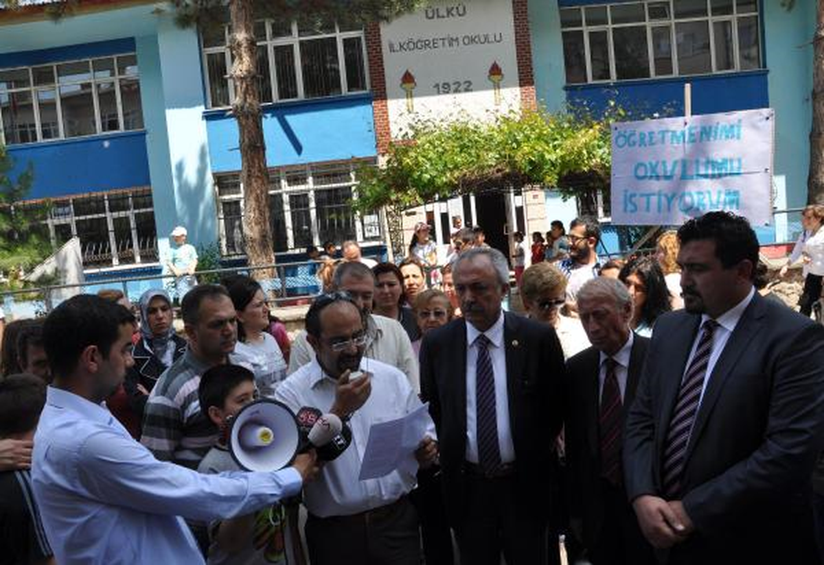 Okulun İmam Hatip\'e Dönüştürülmesine Veli Tepkisi