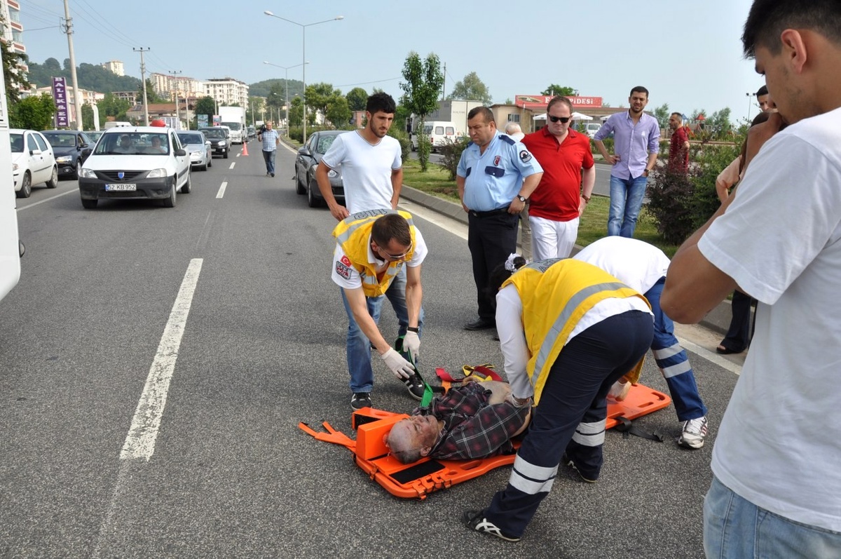 Otomobilin Çarptığı Yaşlı Adam Öldü