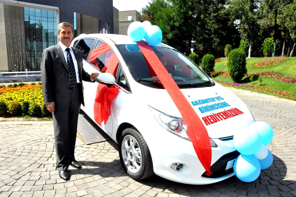 Şahinbey Belediyesi, Lys\'de İl Birincisi Olan Öğrenciye Otomobil Hediye Edecek