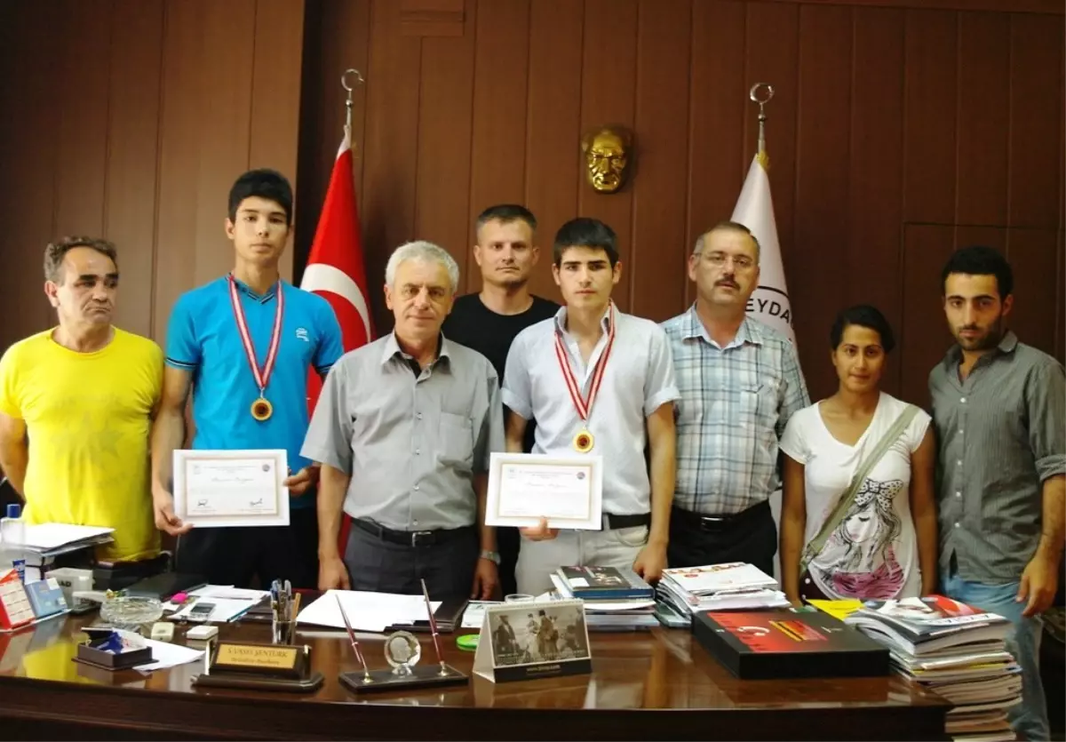 Şampiyonlardan Başkan Şentürk'e Ziyaret