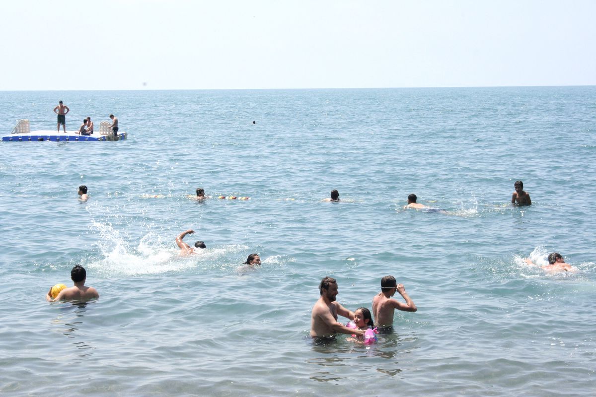 Sıcaklar Bunalttı Plajlar Doldu