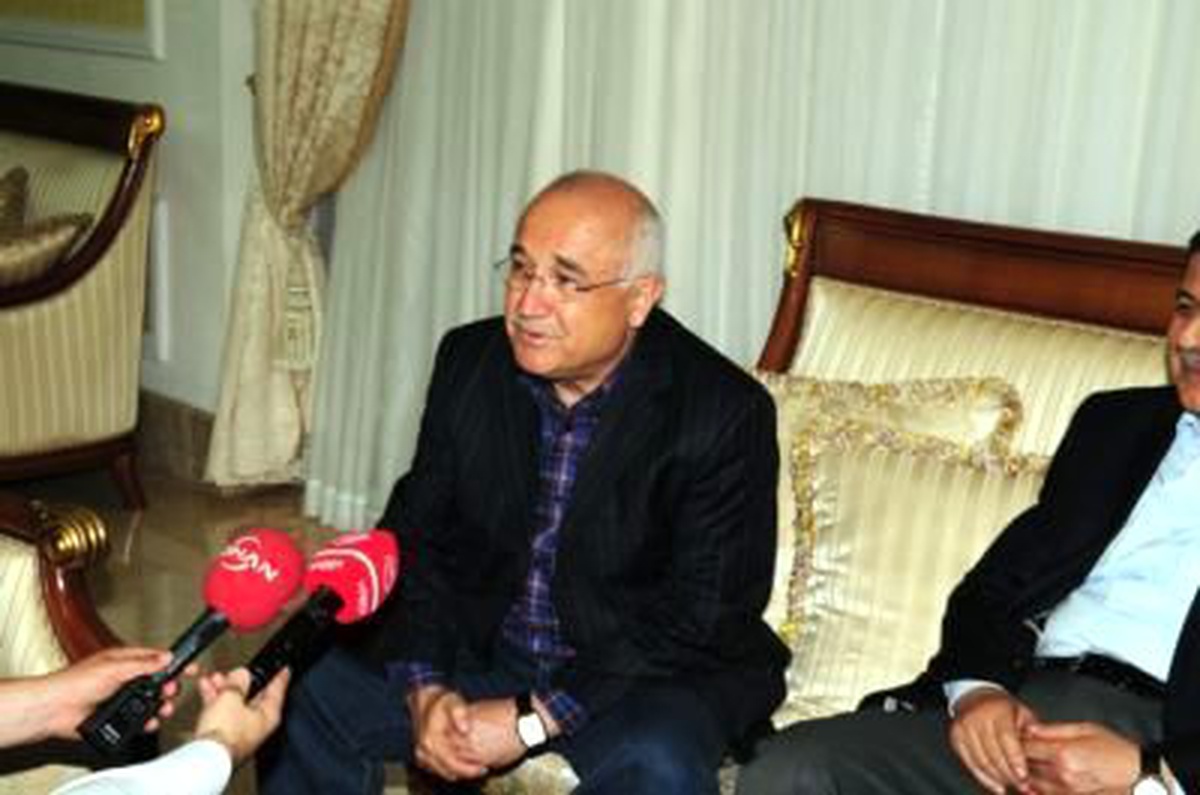 TBMM Başkanı Cemil Çiçek, Anayasa Mahkemesi\'nin Cumhurbaşkanlığı Seçimi Kanunu ile İlgili Verdiği...