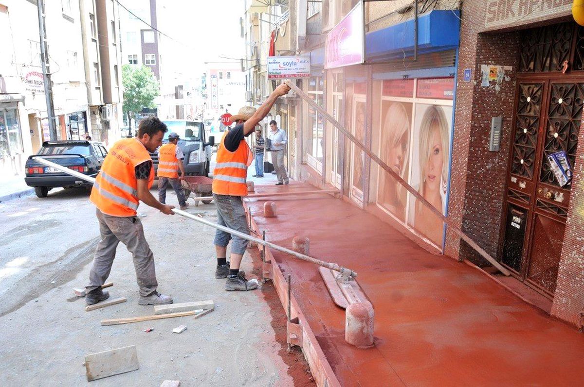 Unkapanı\'na Baskı Beton Yaya Kaldırımı