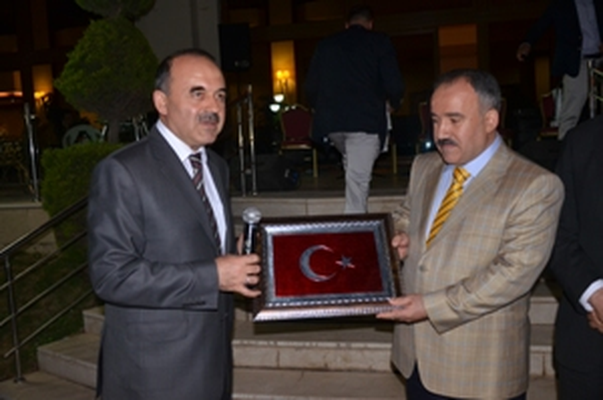 Vali\'den Ak Parti Sloganı !