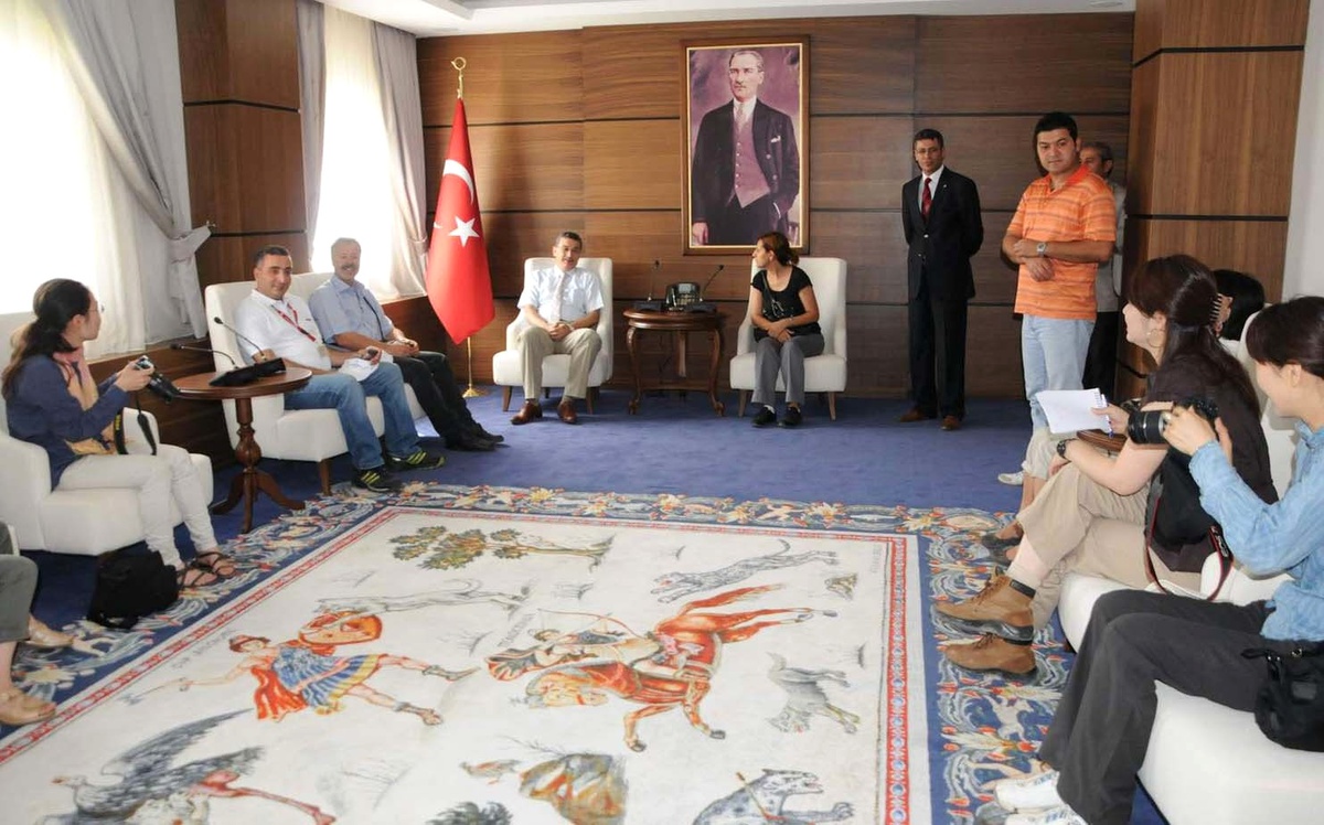 Vali Güvenç, Japon Gazetecilere Şanlıurfa\'yı Anlattı