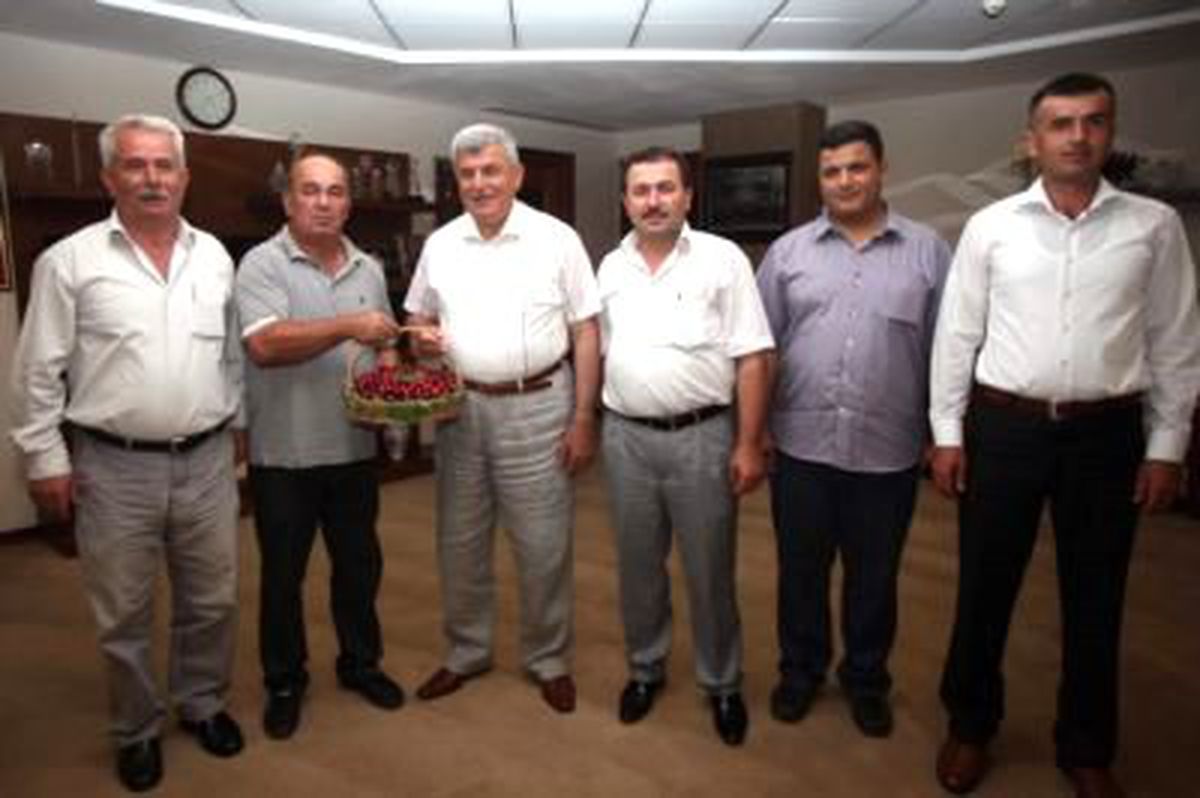Ziraat Odası\'nın Yeni Yönetimi Karaosmanoğlu\'nu Ziyaret Etti