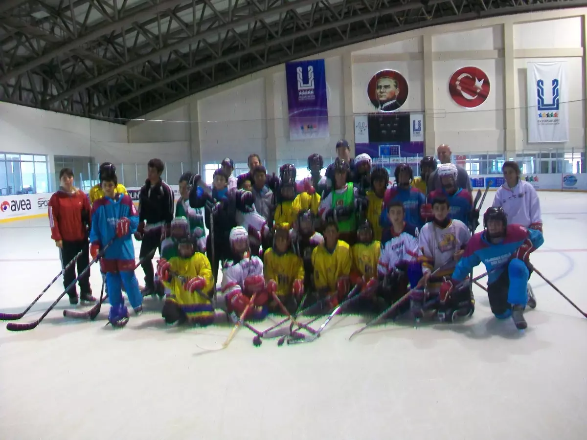 ABD\'li Antrenörlerden Erzurumlu Buz Hokeycilere Eğitim