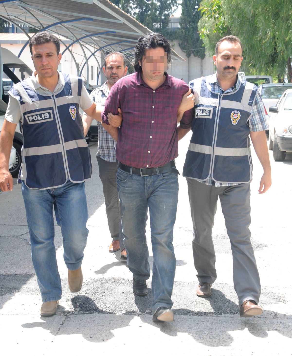 Adana\'da 2 Öğrenciyle İlişkiye Girdiği İddia Edilen Öğretmen Tutuklandı