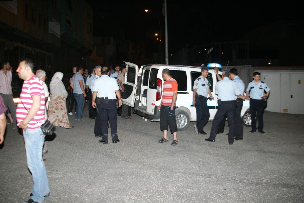 Ailelerin Kavgası Polisin Müdahalesiyle Büyümeden Önlendi