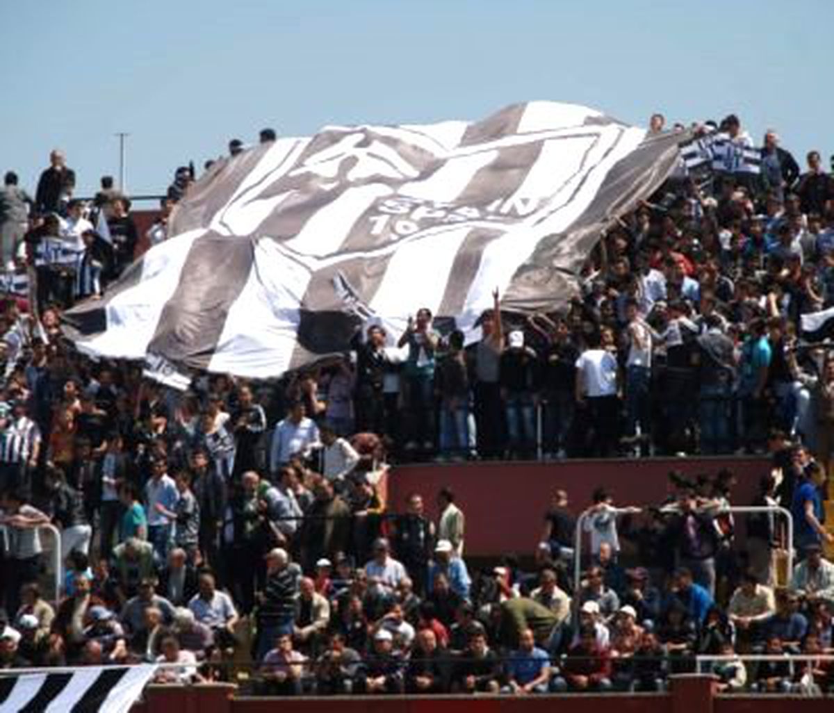 Aydınspor 1923 Taraftarından Başkan Akşit\'e Teşekkür